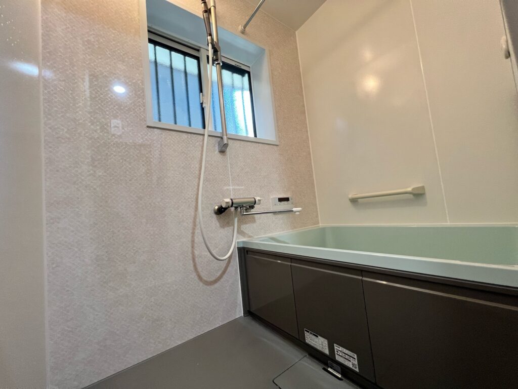 【浴室・トイレ・給湯器・外壁塗装・内装施工事例】クリナップ　ユアシス1216